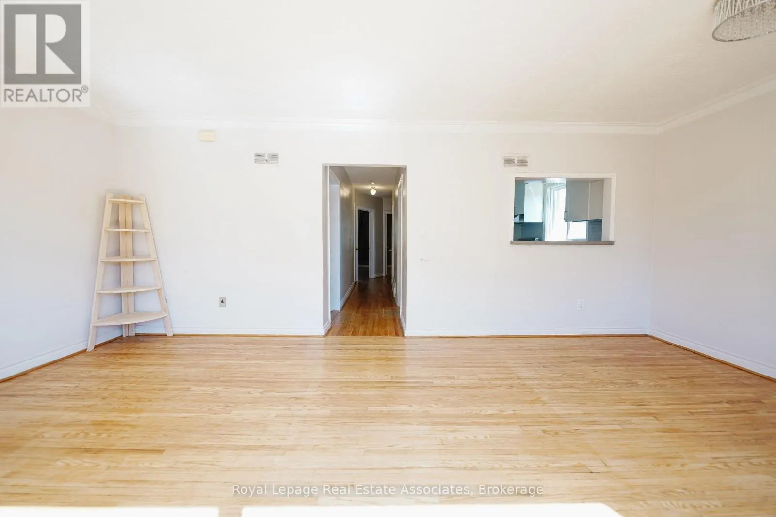 UPPER - 9 MISSISSAUGA ROAD N