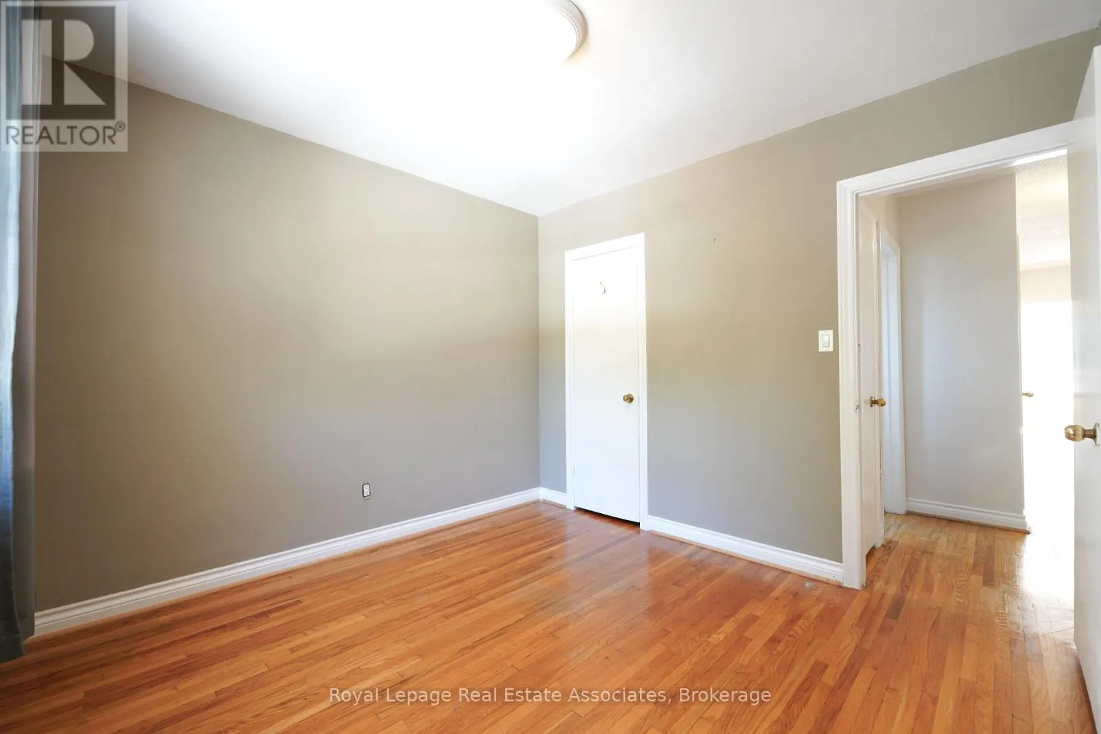 UPPER - 9 MISSISSAUGA ROAD N