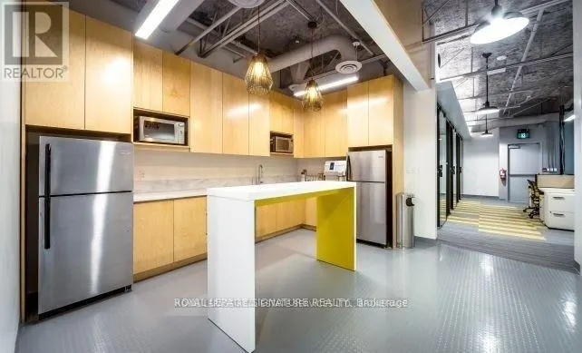 100 - 2115 SOUTH SERVICE ROAD W