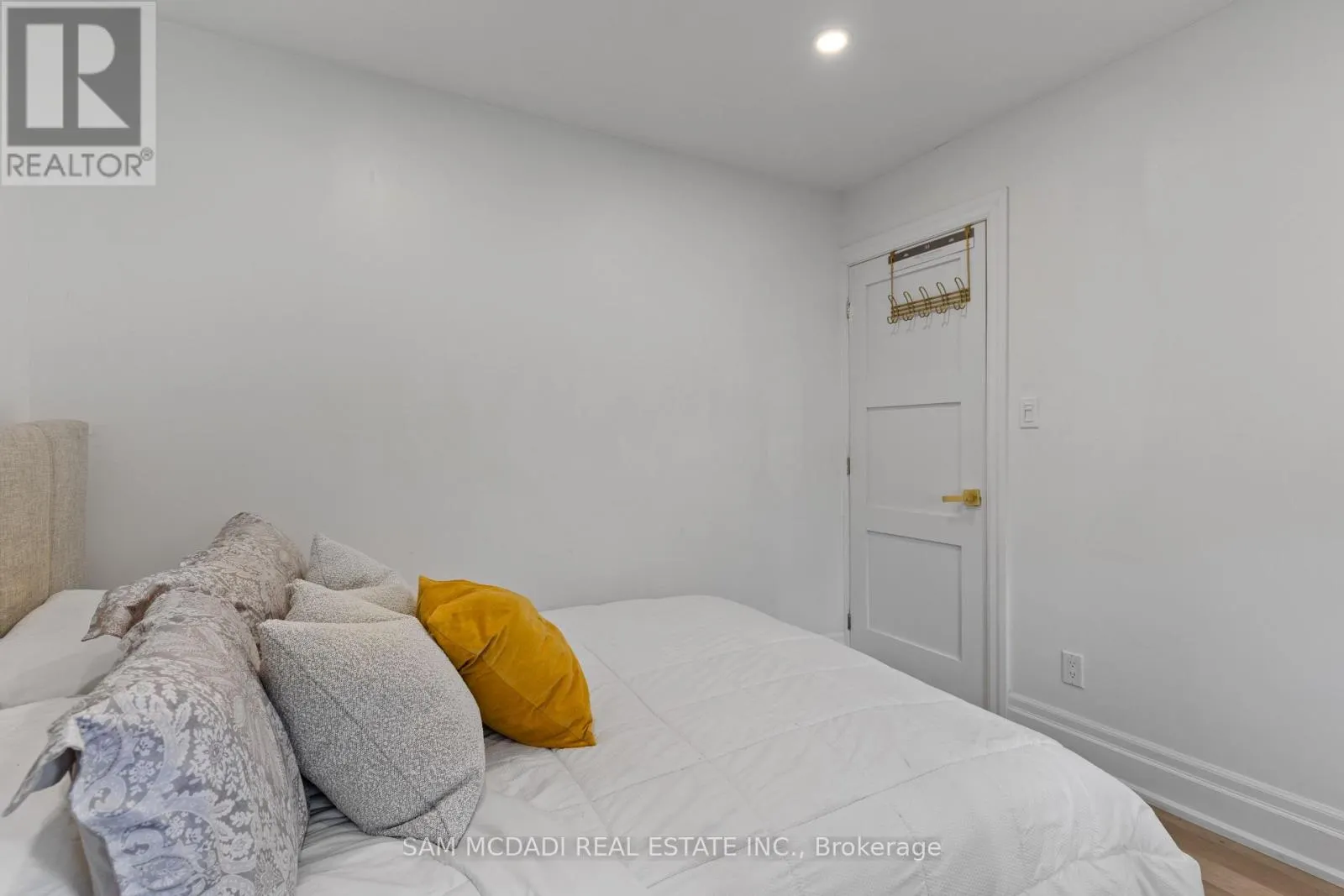 2284 GLASTONBURY ROAD