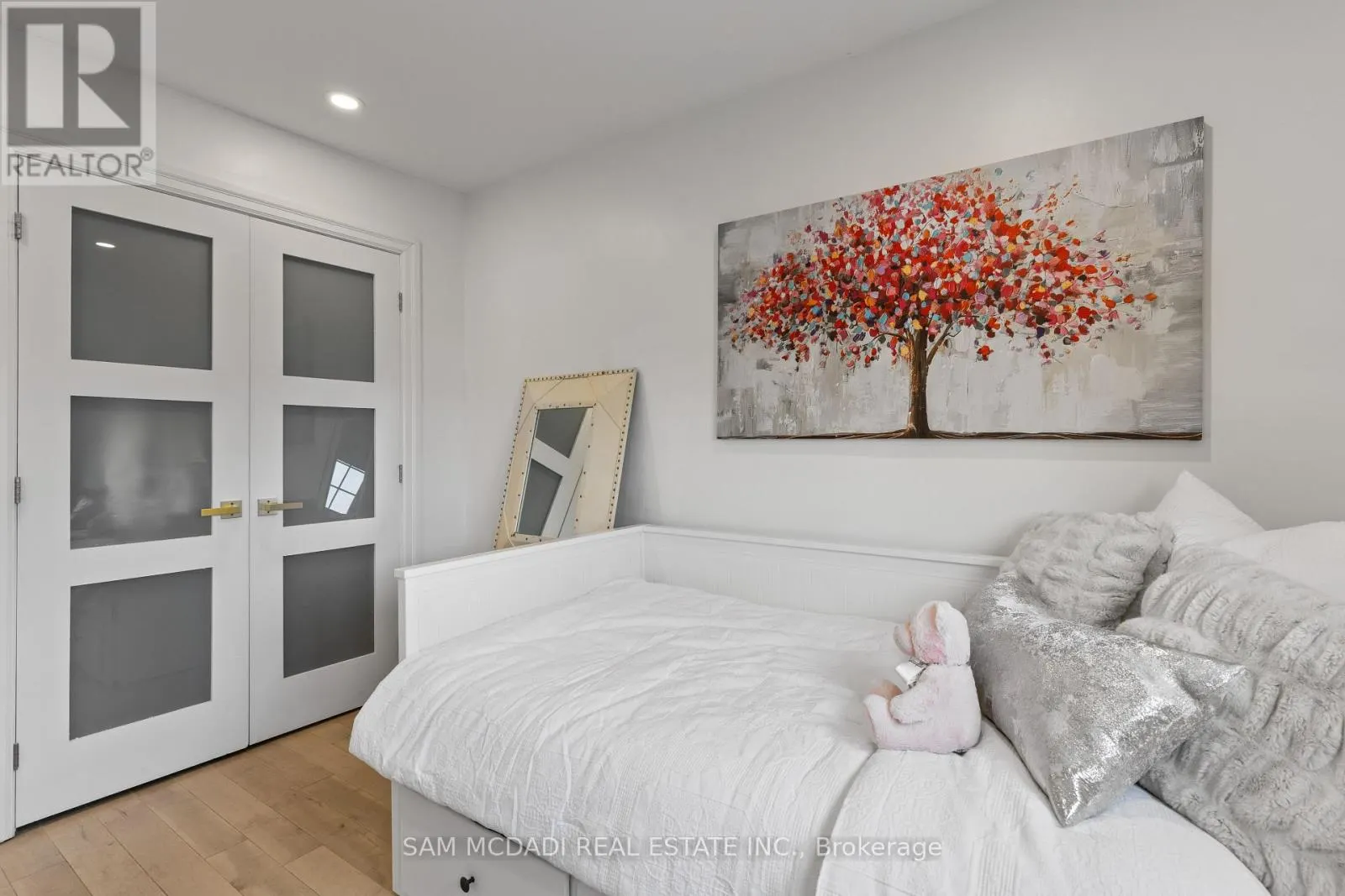 2284 GLASTONBURY ROAD