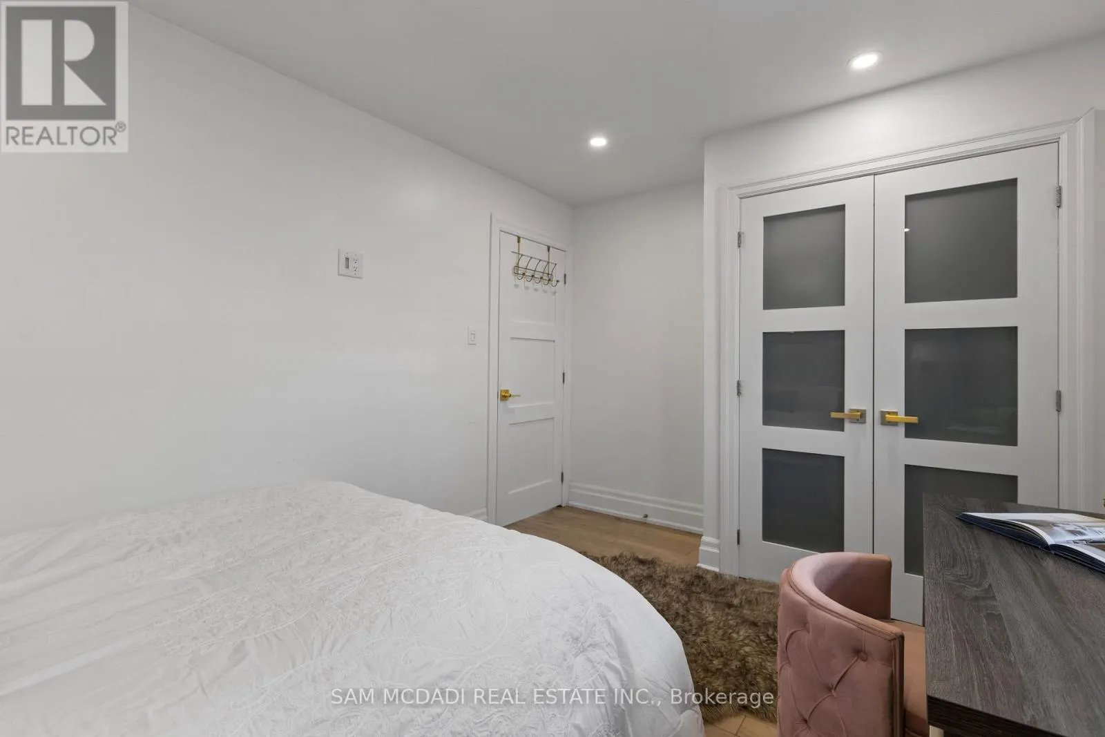 2284 GLASTONBURY ROAD