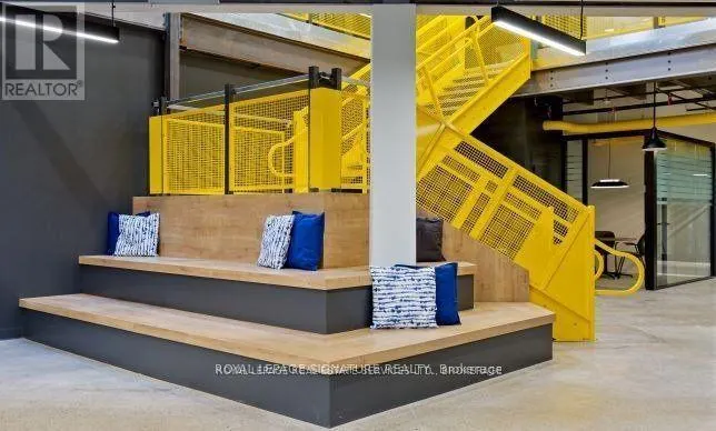 200 - 2115 SOUTH SERVICE ROAD W