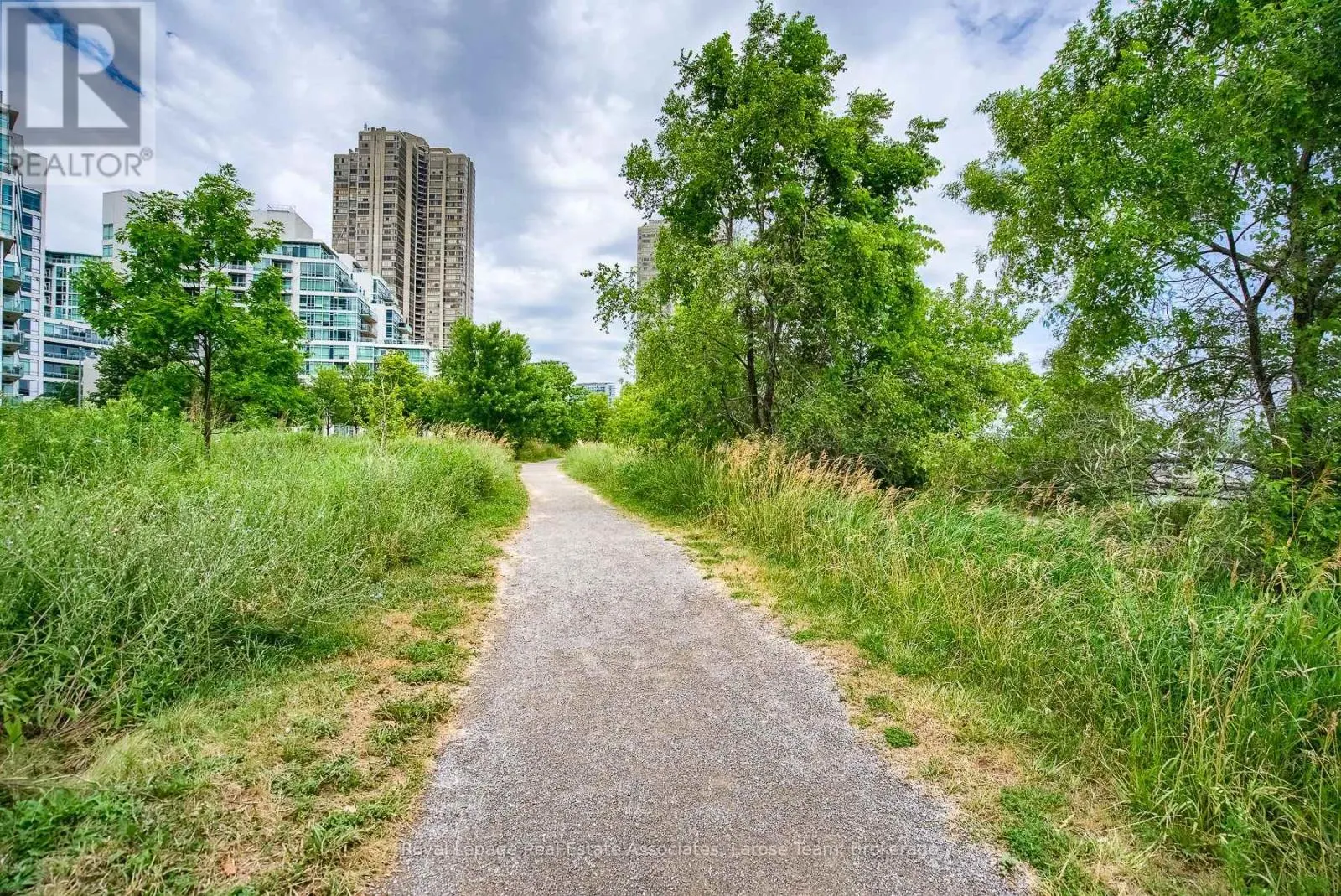 1707 - 3 MARINE PARADE DRIVE