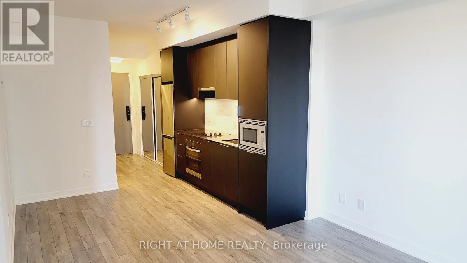 702 - 3079 TRAFALGAR ROAD