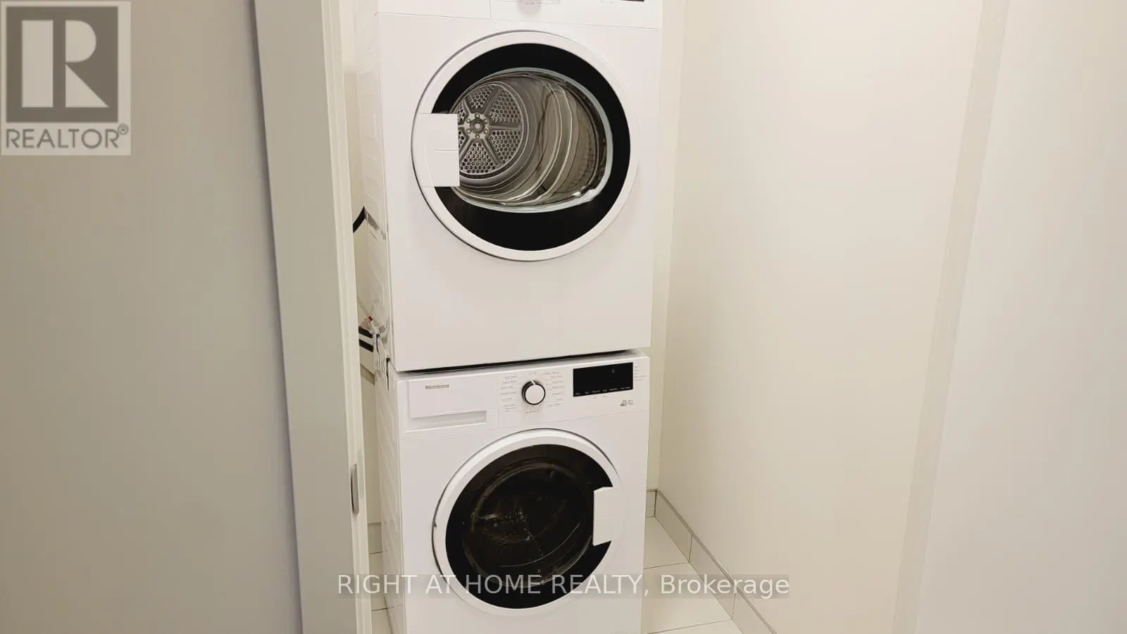 702 - 3079 TRAFALGAR ROAD