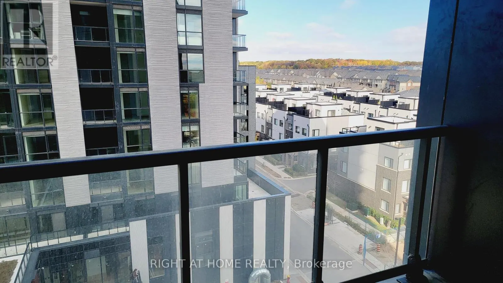 702 - 3079 TRAFALGAR ROAD