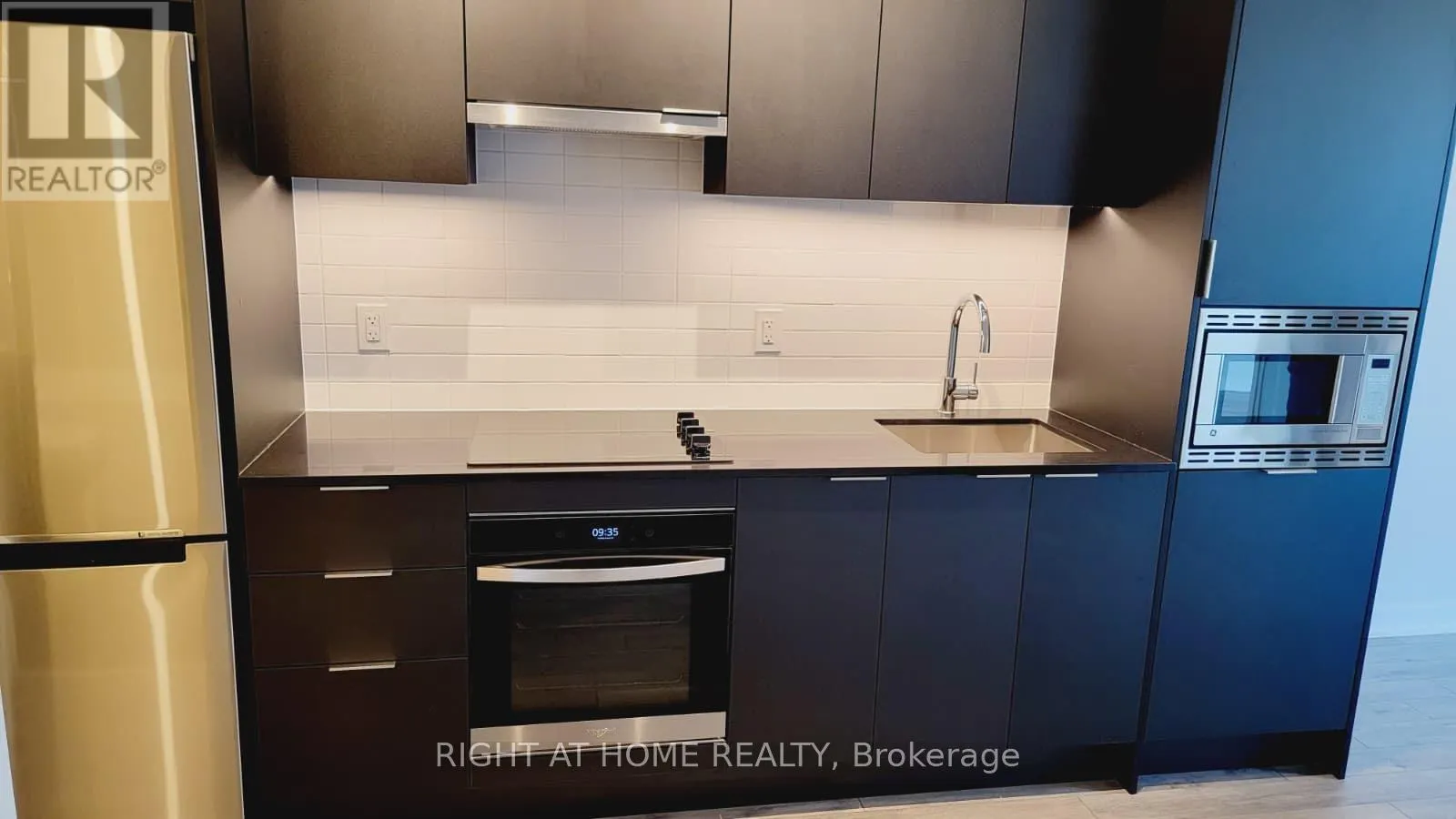 702 - 3079 TRAFALGAR ROAD