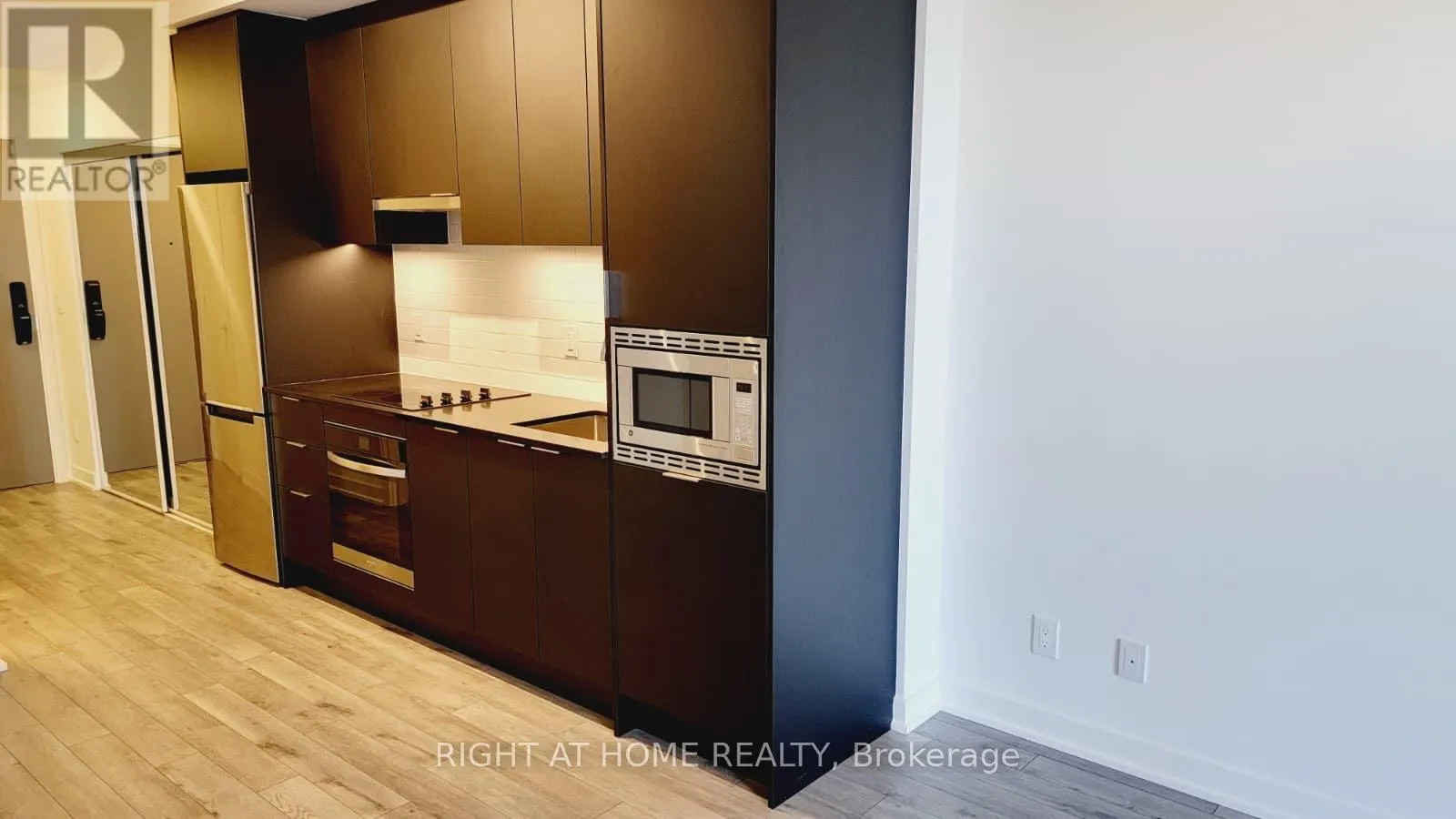 702 - 3079 TRAFALGAR ROAD