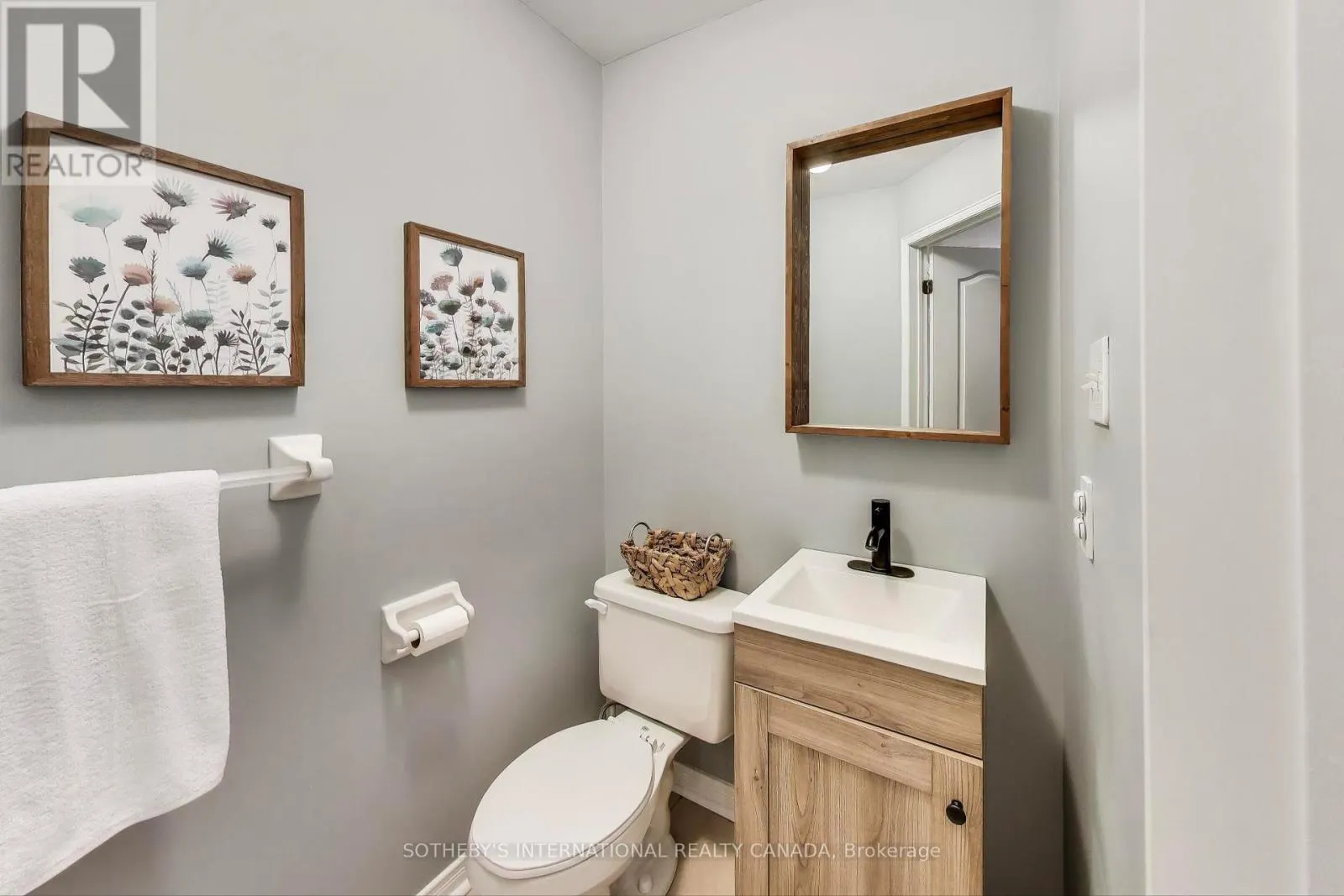 17 - 435 HENSALL CIRCLE