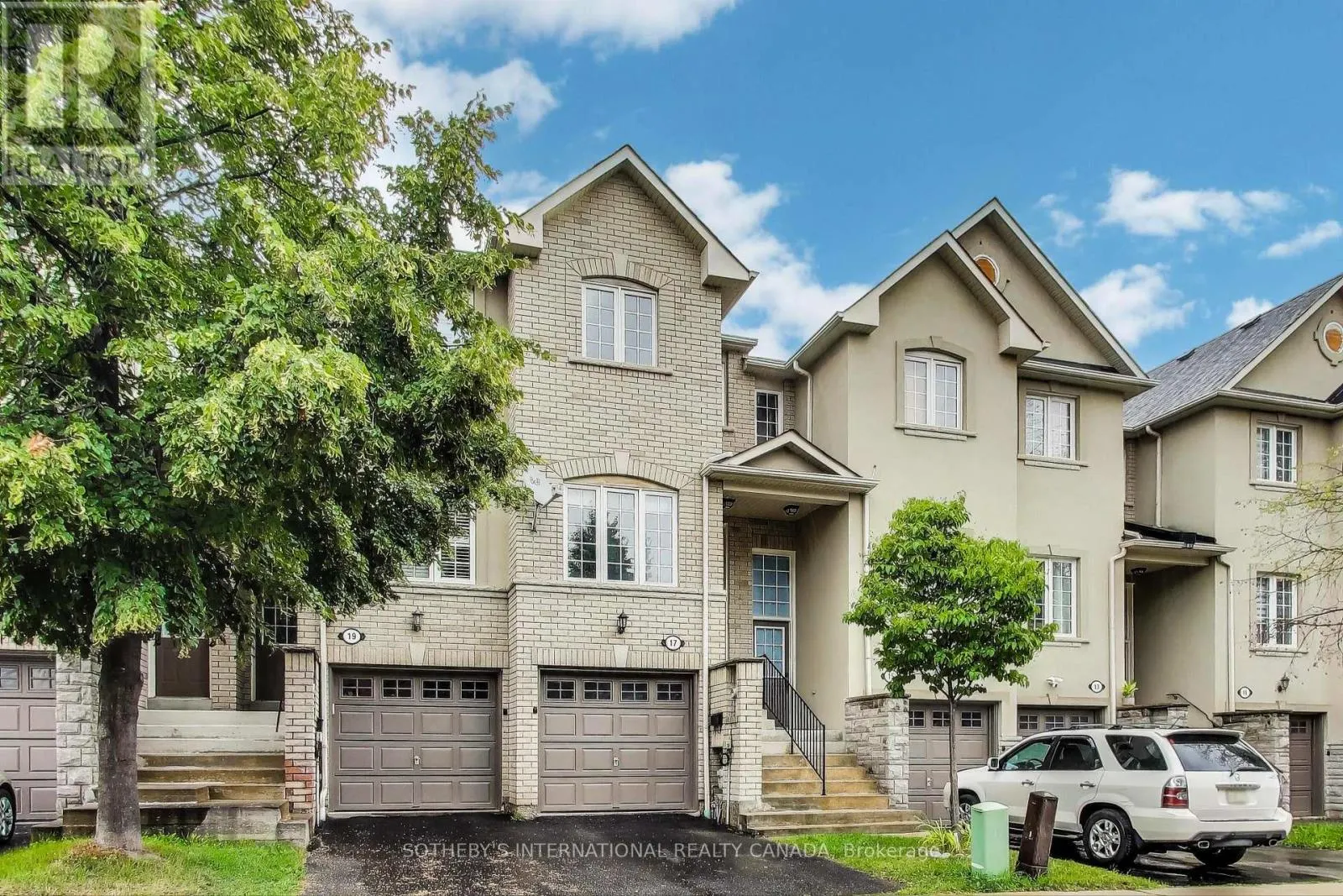 17 - 435 HENSALL CIRCLE