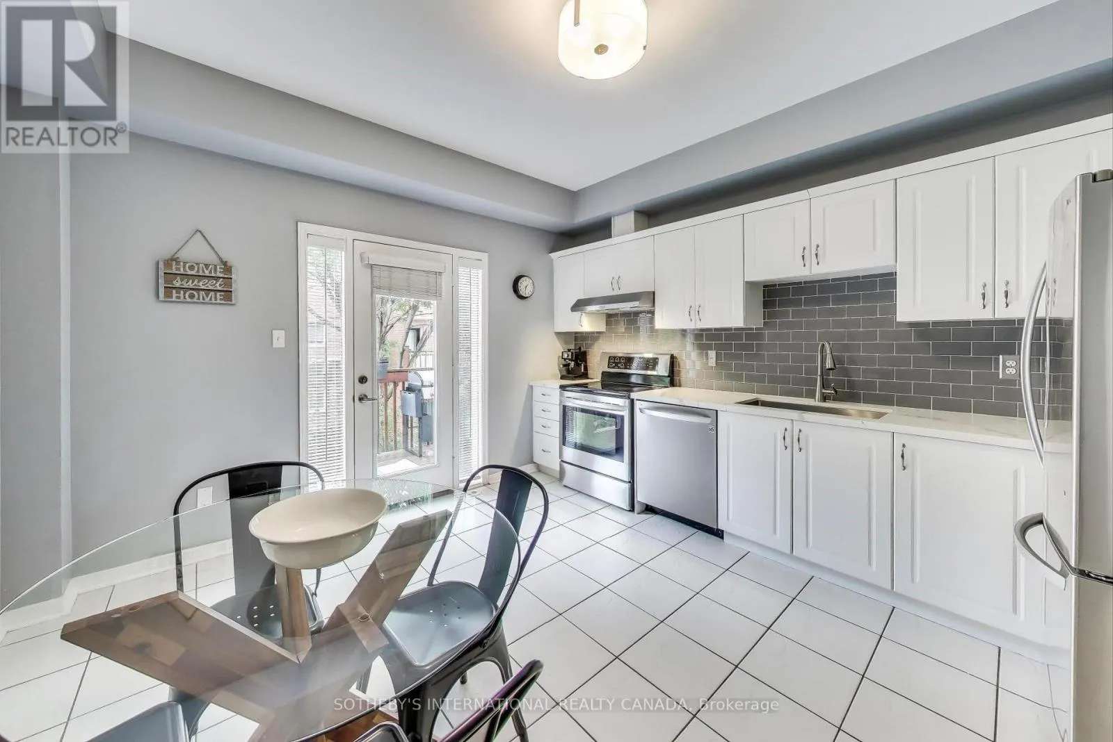 17 - 435 HENSALL CIRCLE