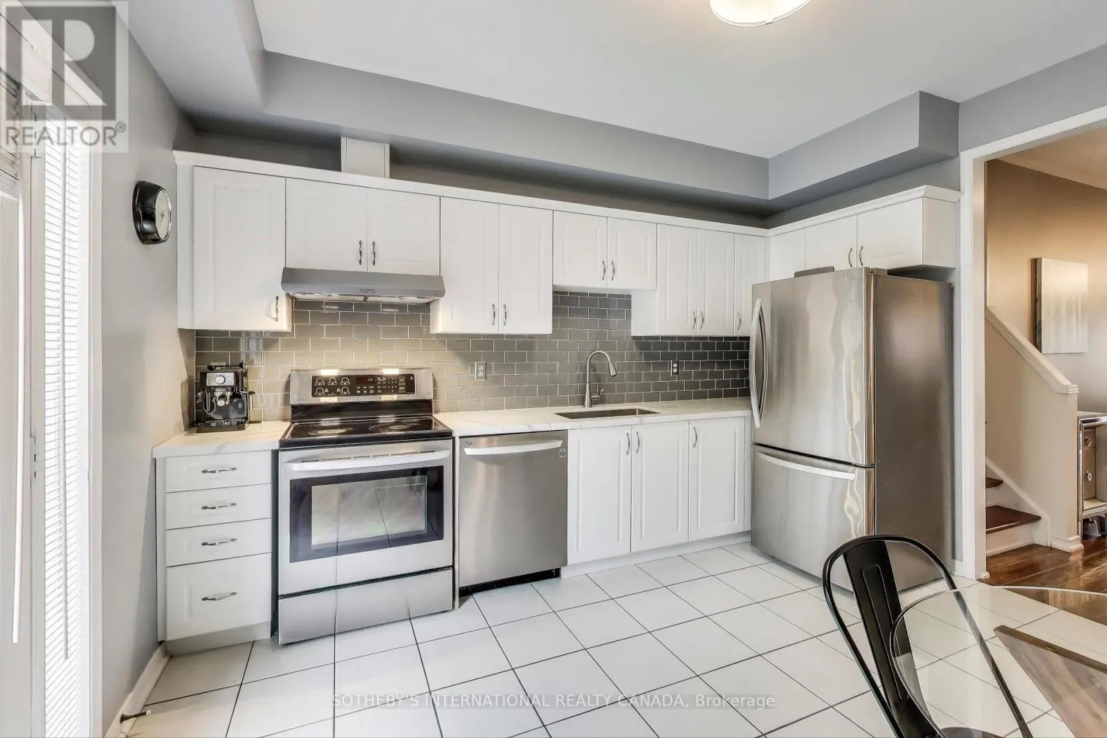 17 - 435 HENSALL CIRCLE