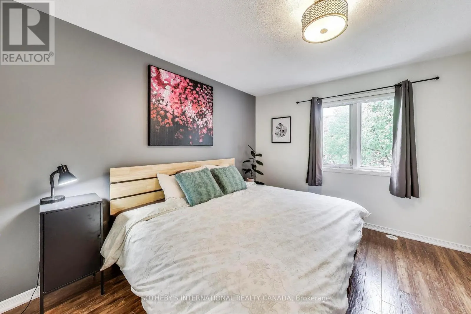 17 - 435 HENSALL CIRCLE