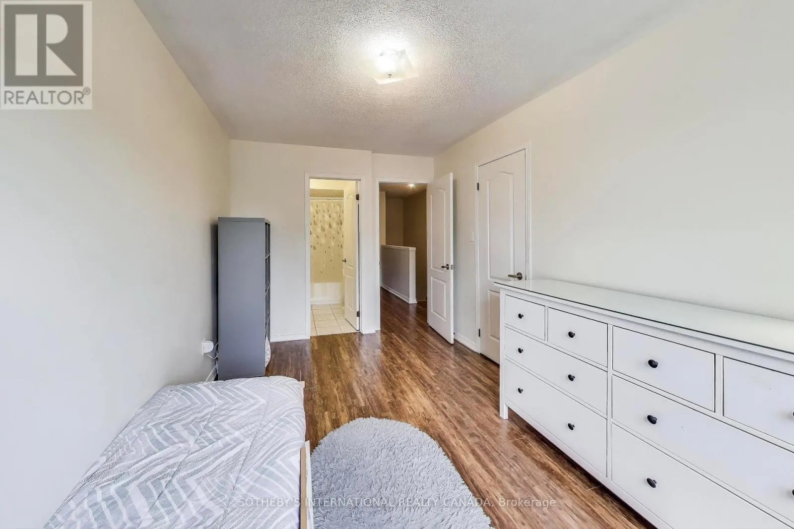 17 - 435 HENSALL CIRCLE