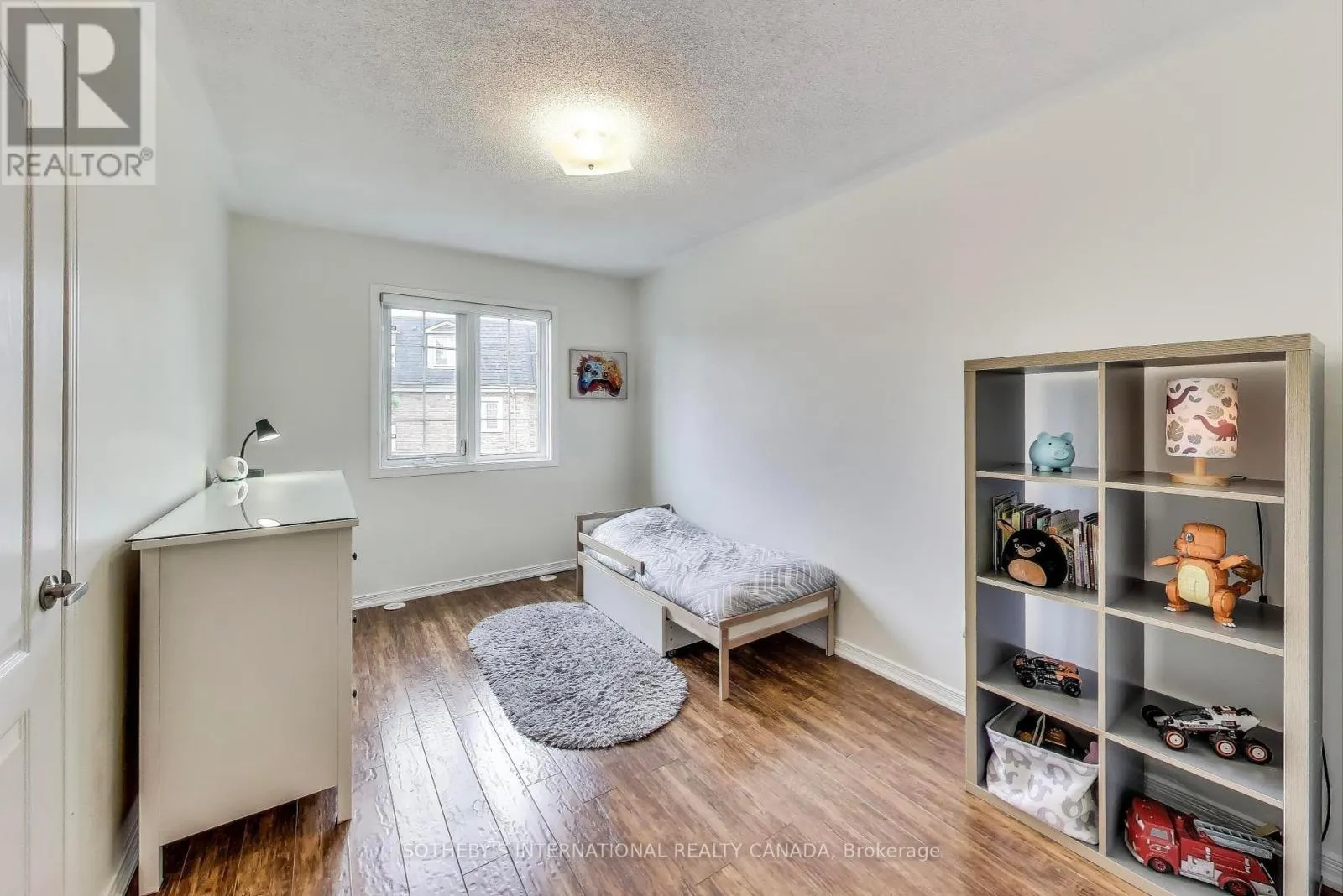 17 - 435 HENSALL CIRCLE