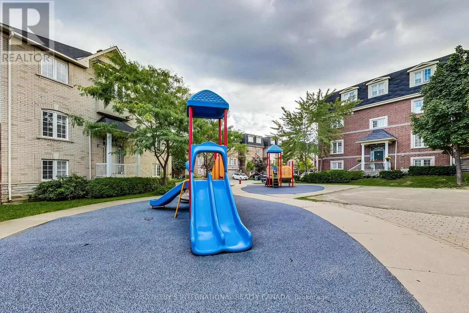 17 - 435 HENSALL CIRCLE