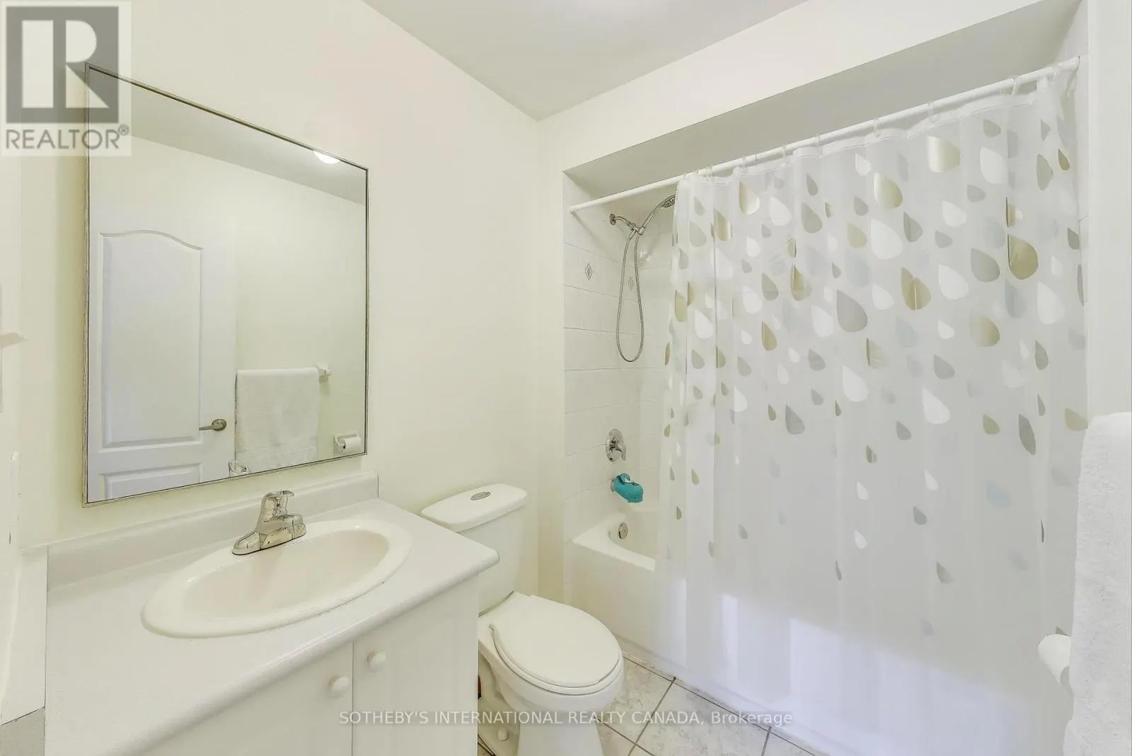 17 - 435 HENSALL CIRCLE