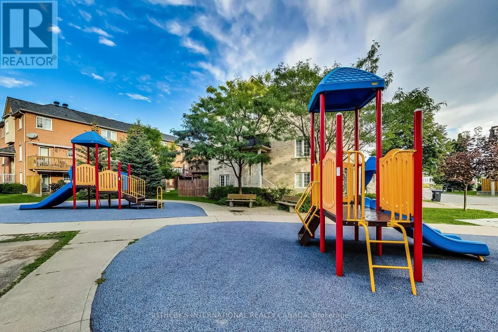 17 - 435 HENSALL CIRCLE