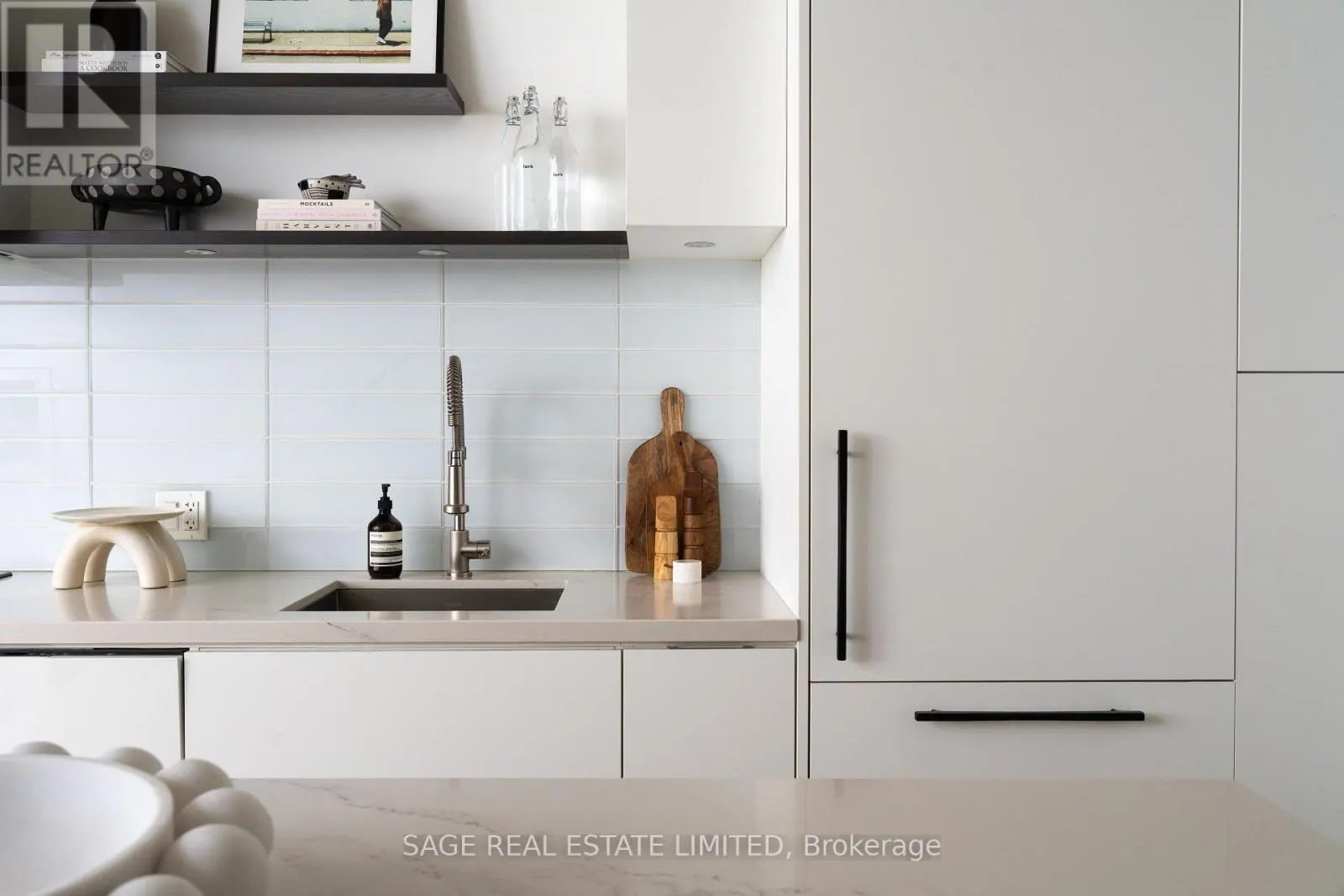 321 - 35 WABASH AVENUE