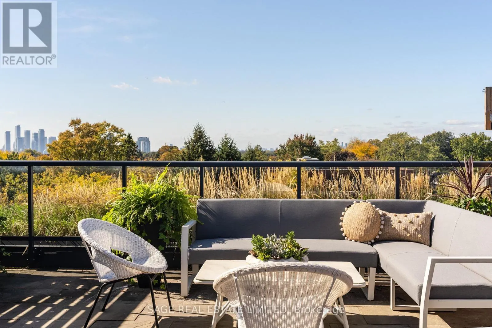 321 - 35 WABASH AVENUE