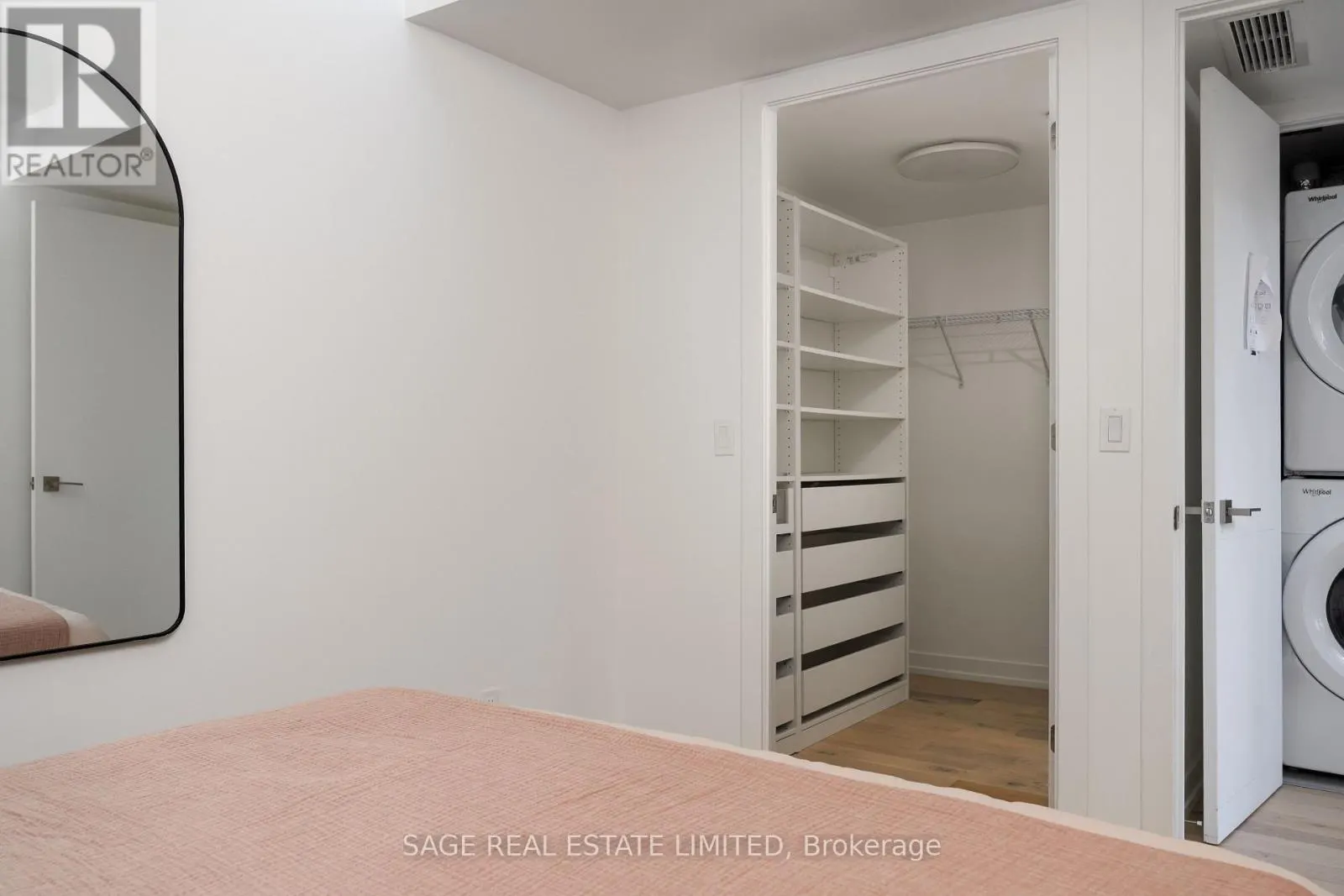 321 - 35 WABASH AVENUE