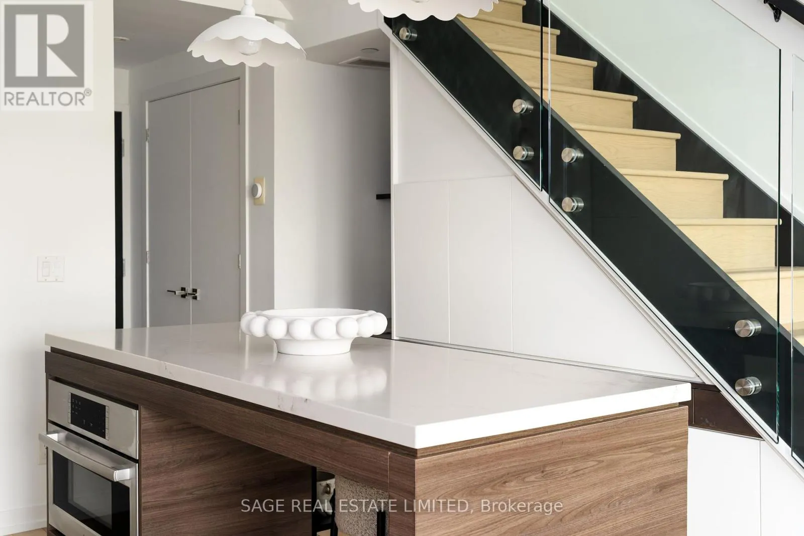 321 - 35 WABASH AVENUE