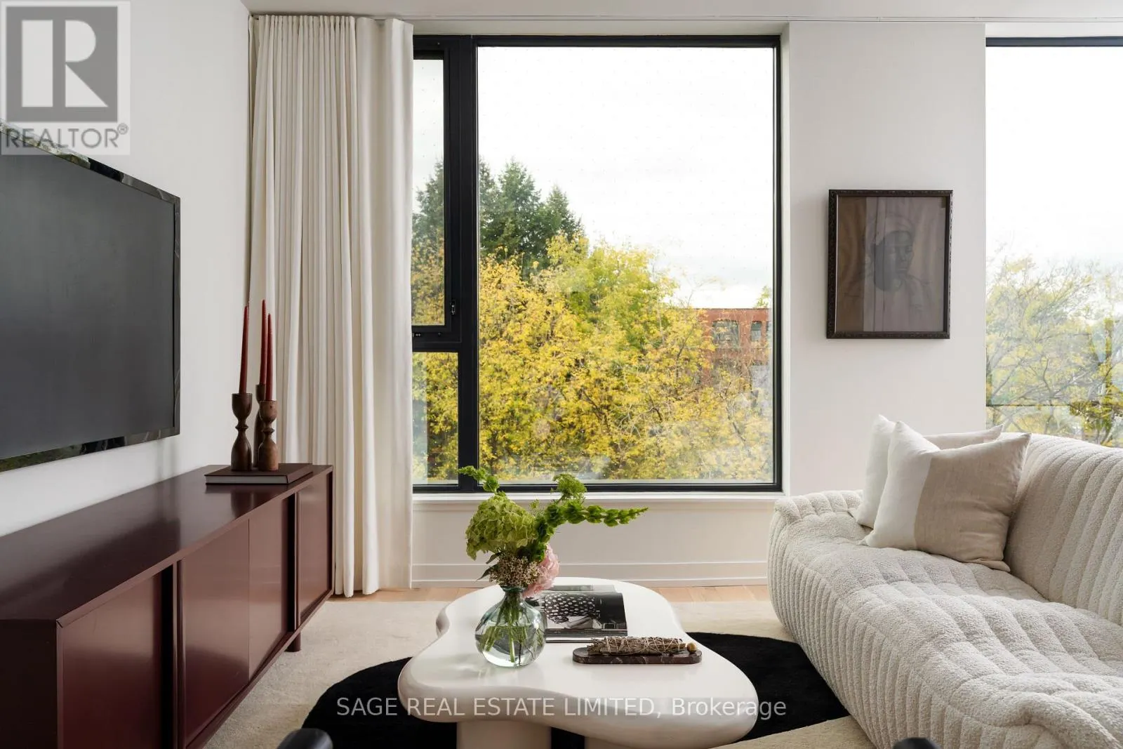 321 - 35 WABASH AVENUE