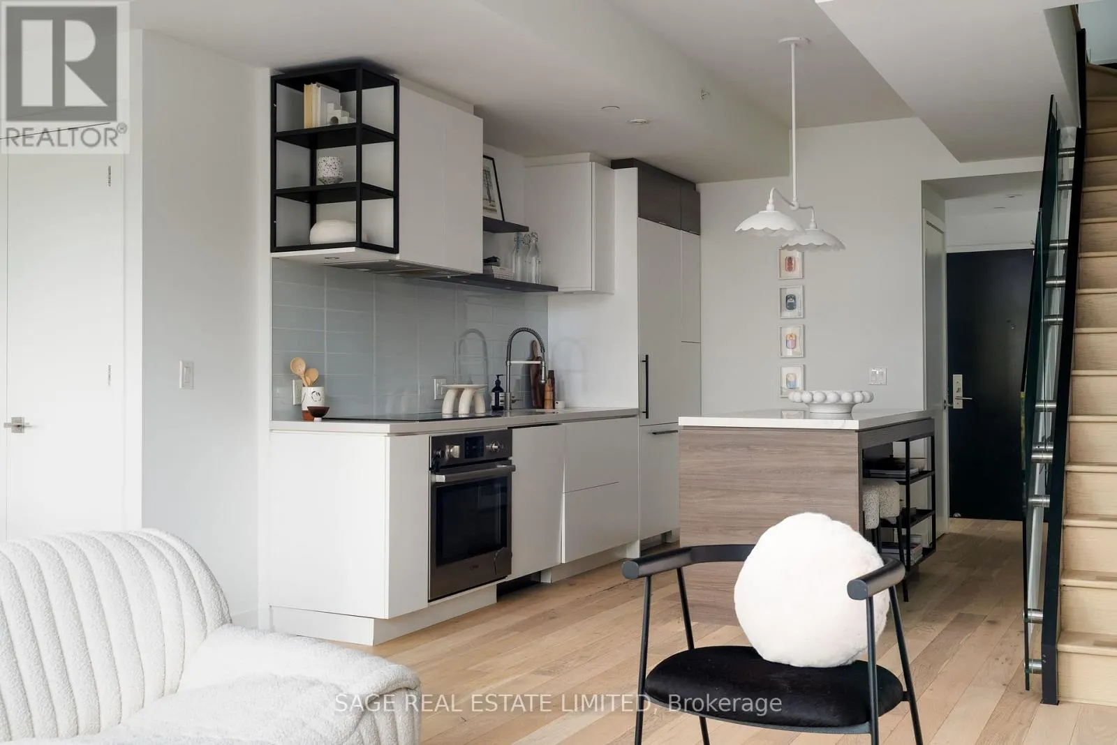 321 - 35 WABASH AVENUE