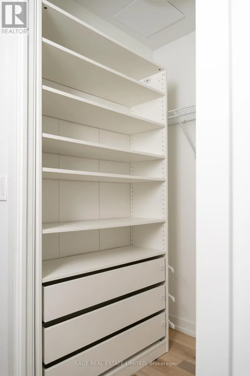 321 - 35 WABASH AVENUE