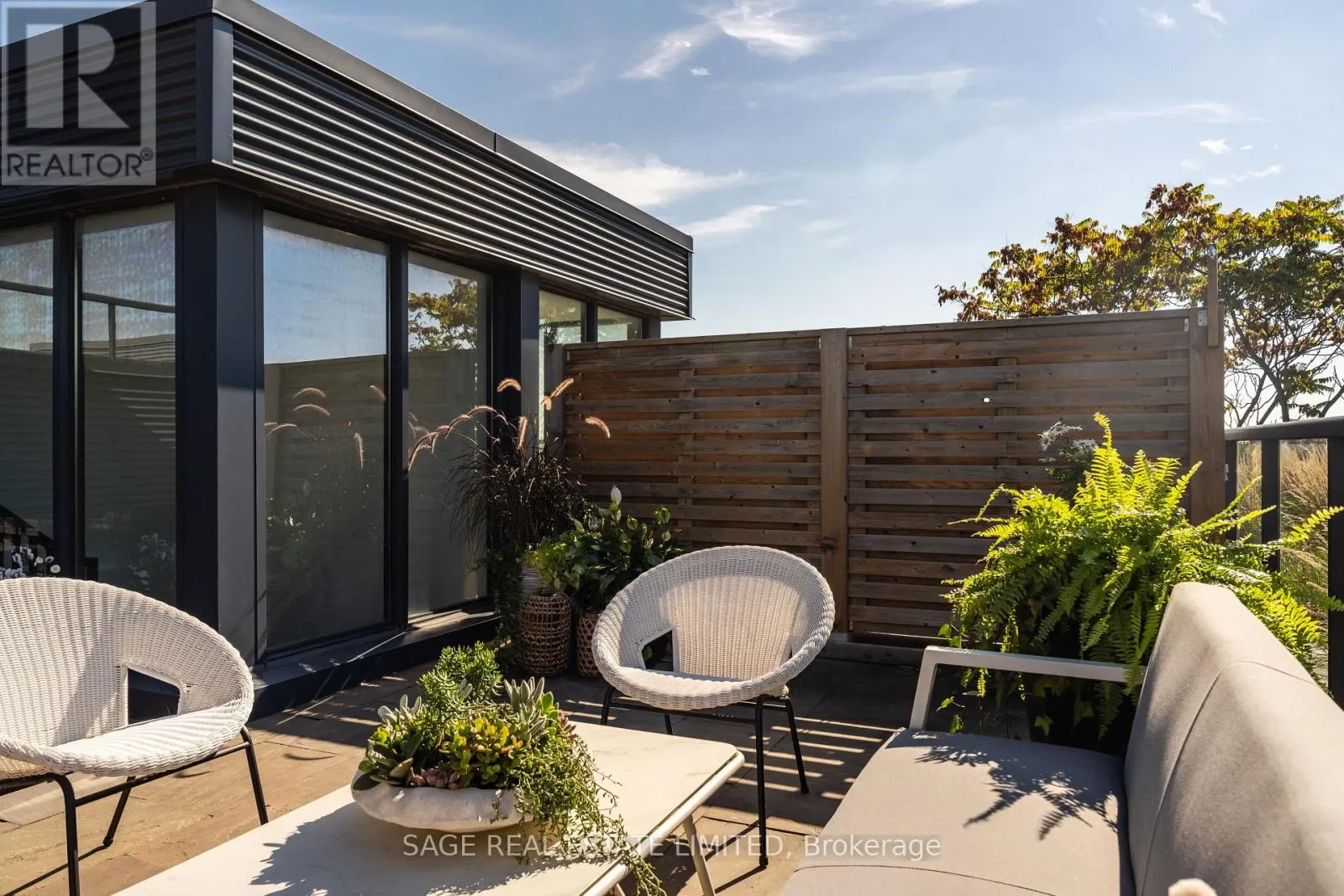 321 - 35 WABASH AVENUE