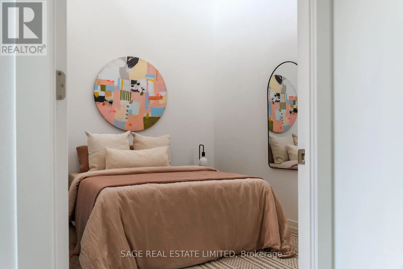 321 - 35 WABASH AVENUE