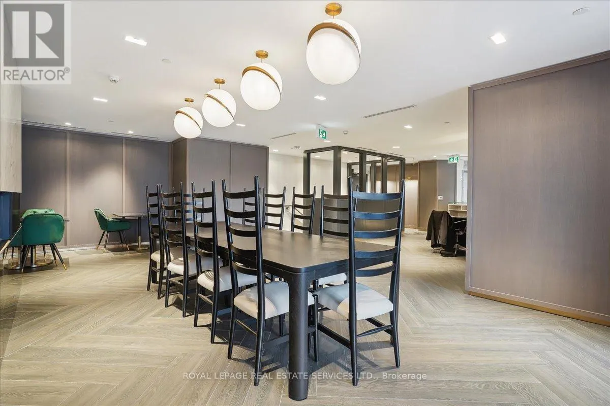 507 - 395 DUNDAS STREET W