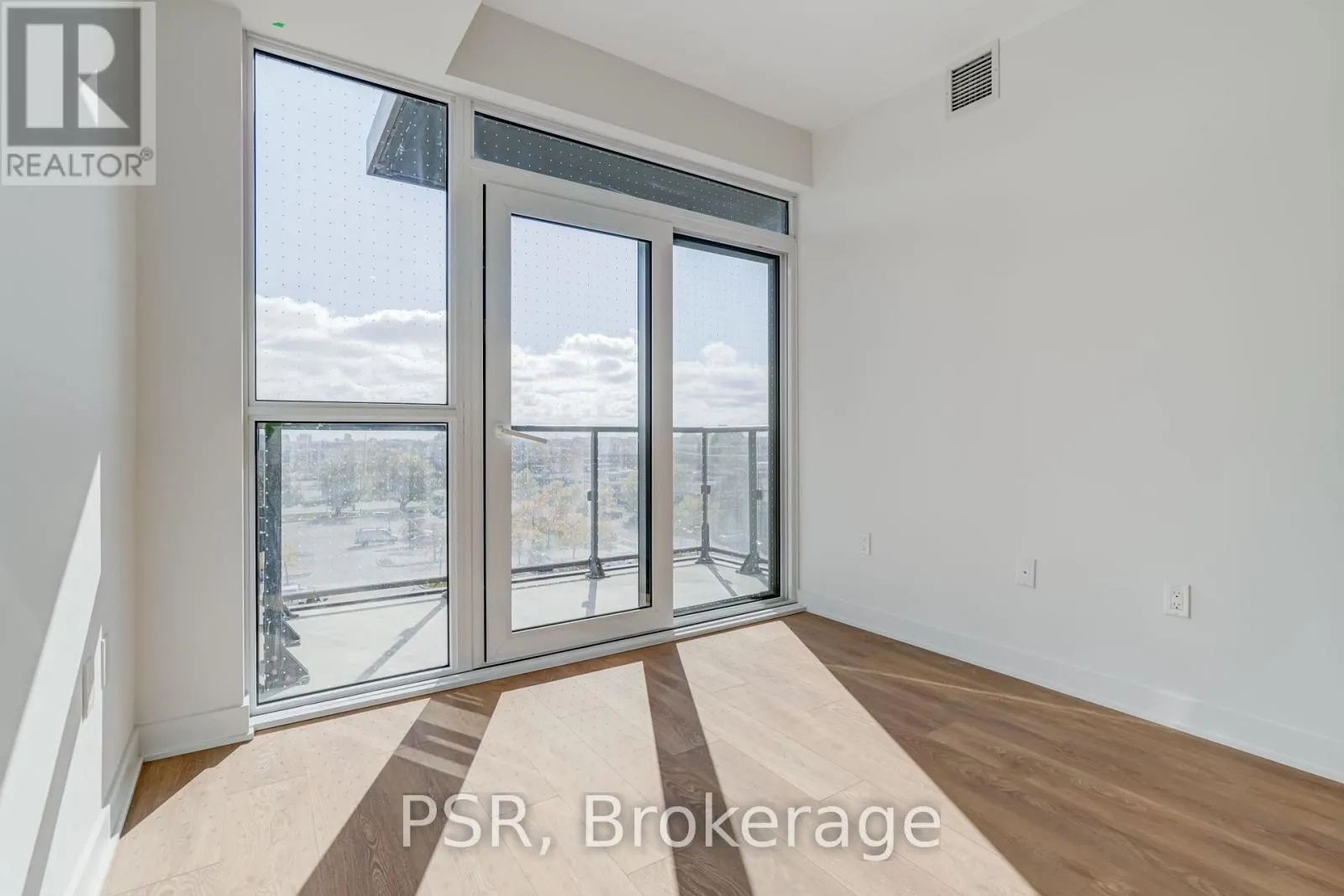 407 - 1037 THE QUEENSWAY