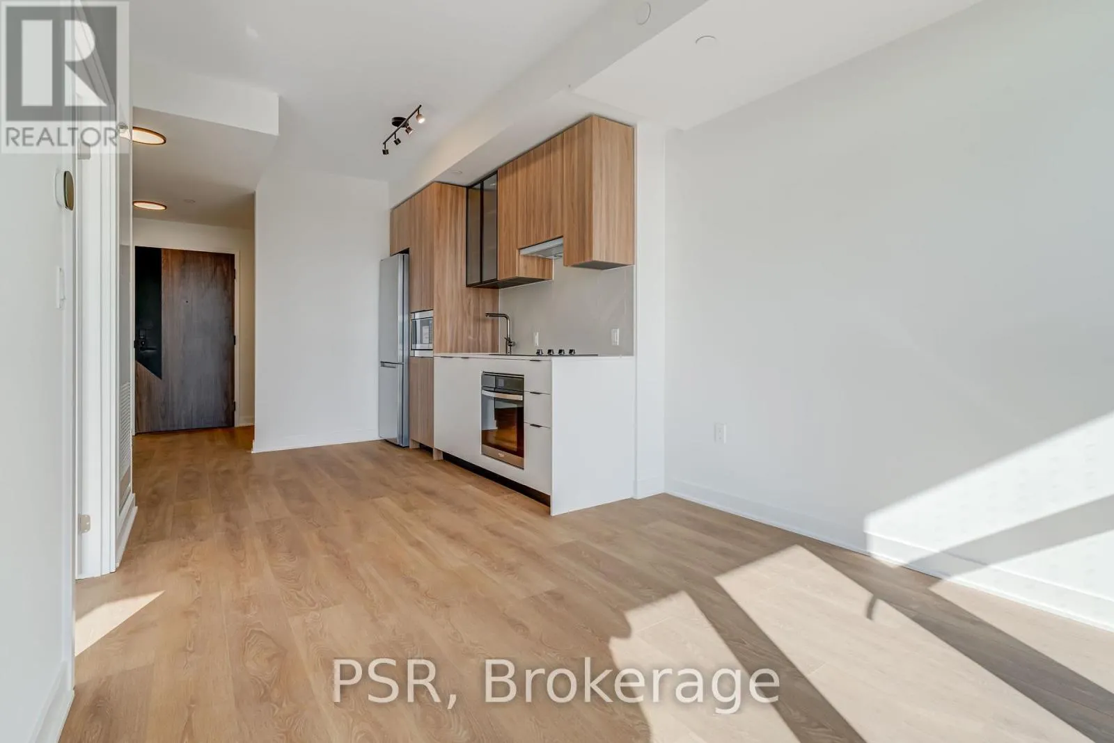 407 - 1037 THE QUEENSWAY