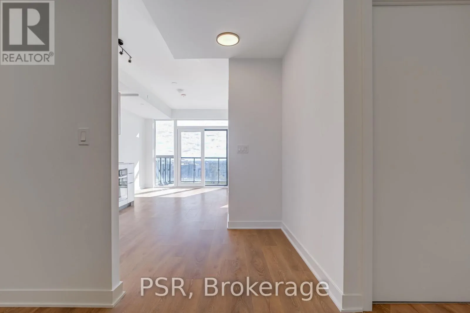 407 - 1037 THE QUEENSWAY