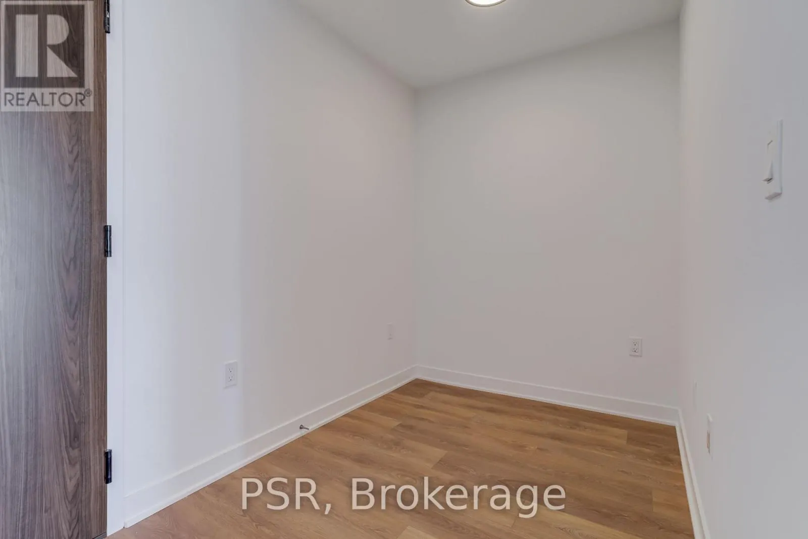 407 - 1037 THE QUEENSWAY