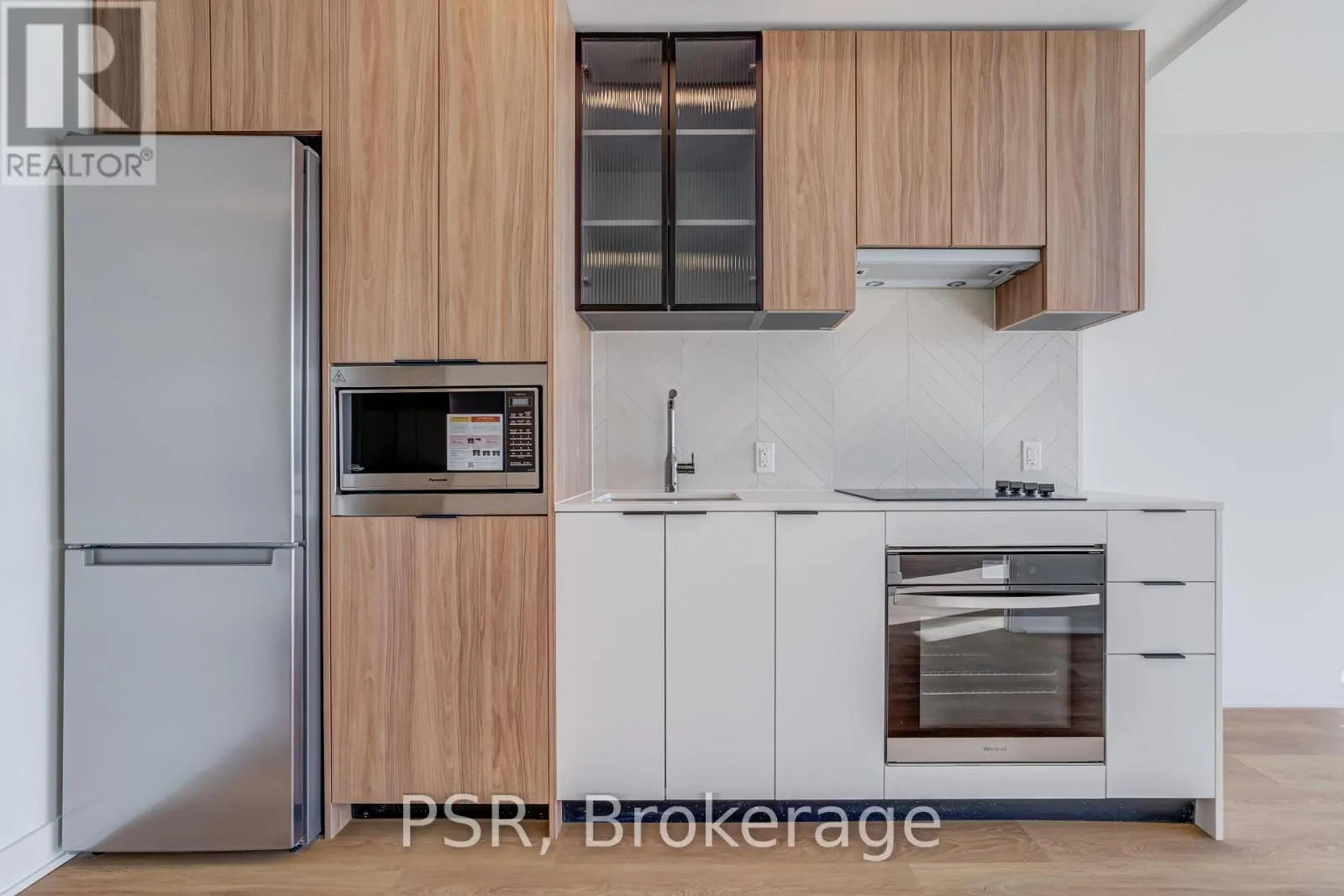 407 - 1037 THE QUEENSWAY