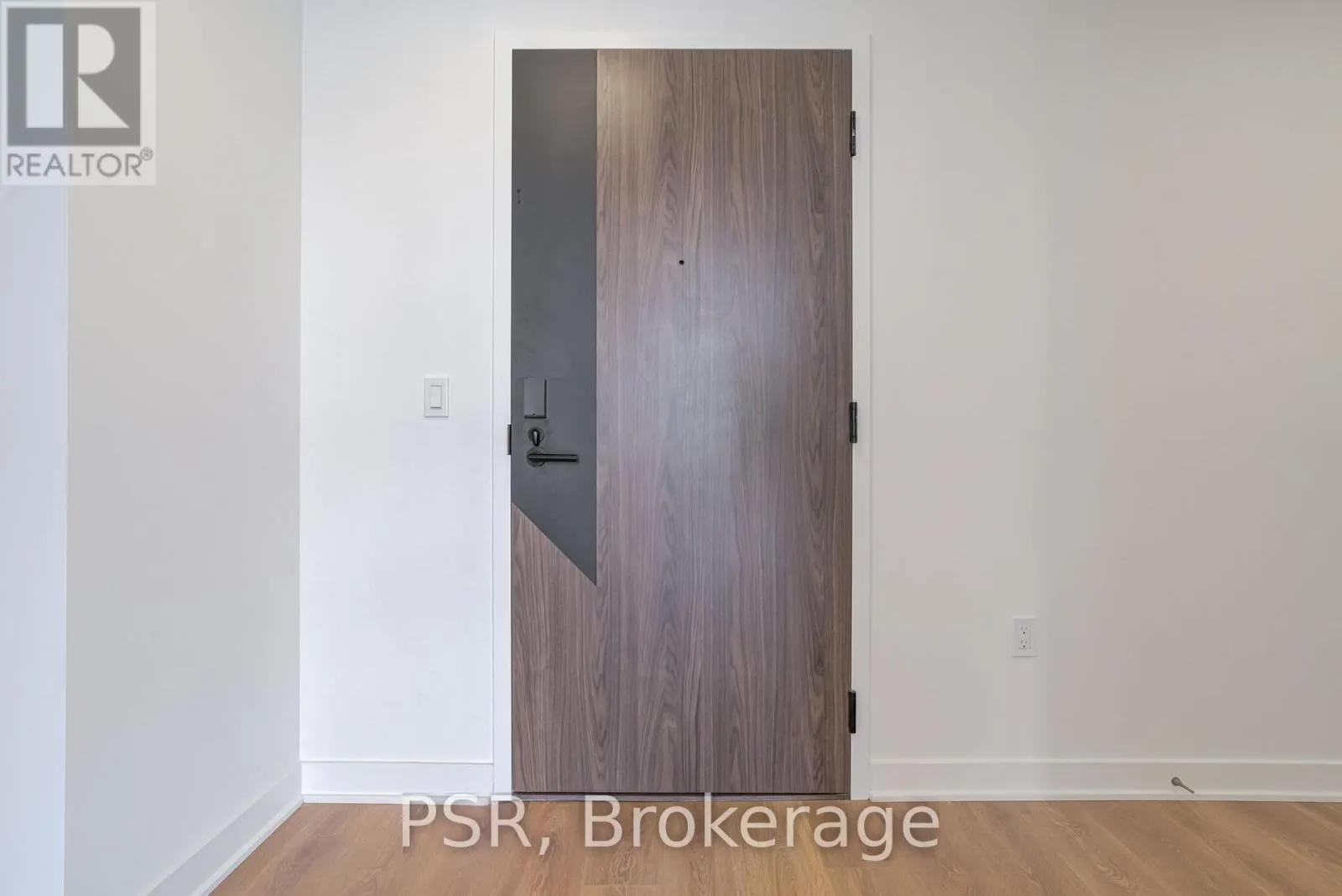 407 - 1037 THE QUEENSWAY