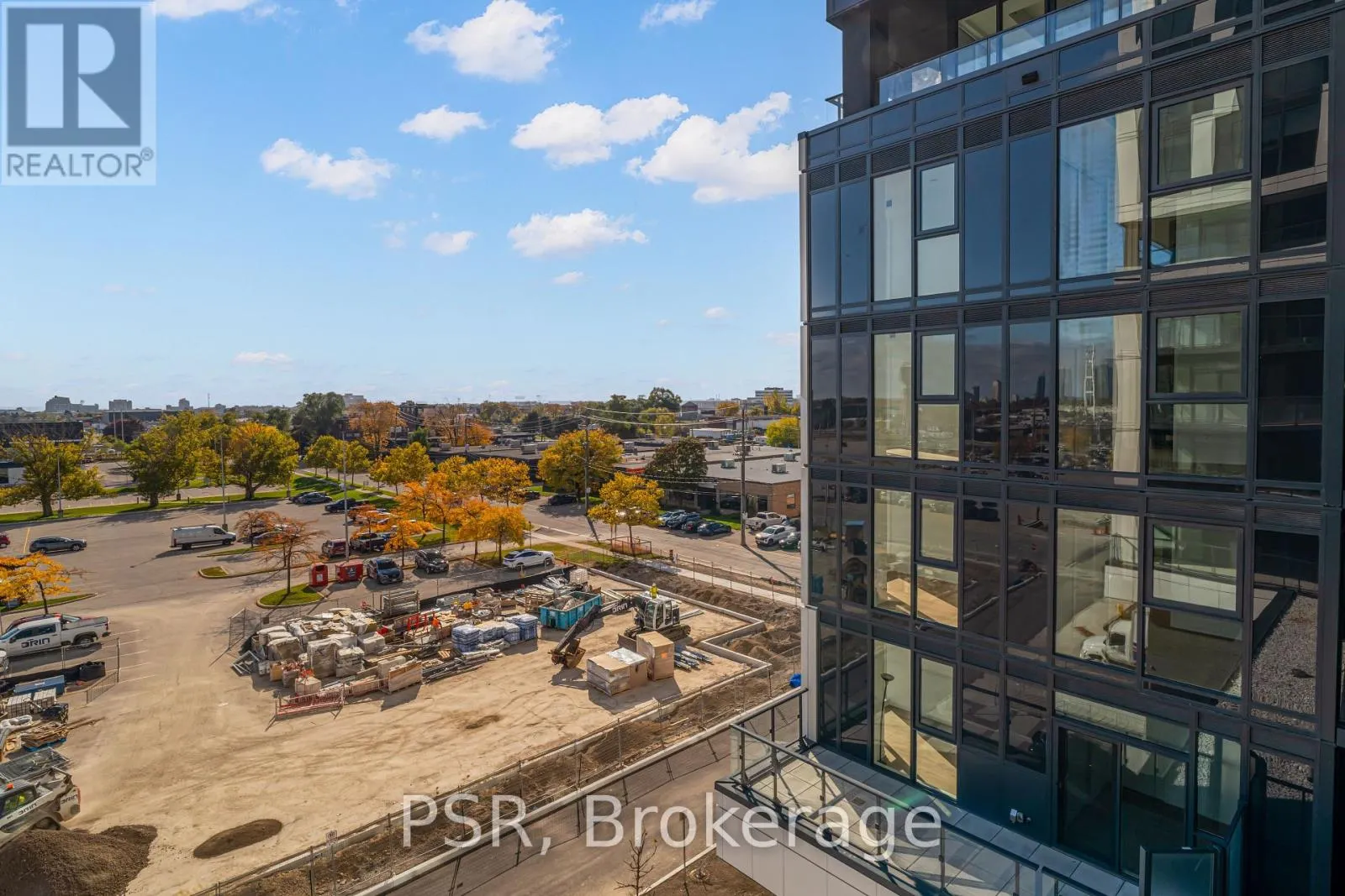 407 - 1037 THE QUEENSWAY