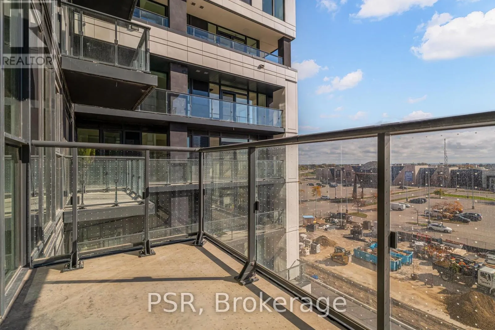 407 - 1037 THE QUEENSWAY