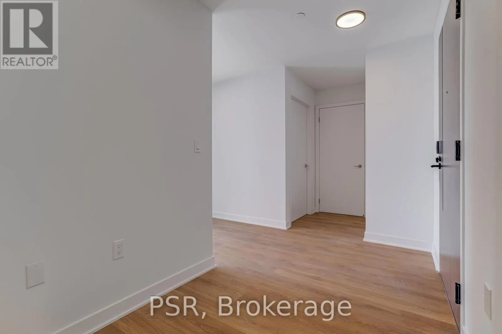 407 - 1037 THE QUEENSWAY