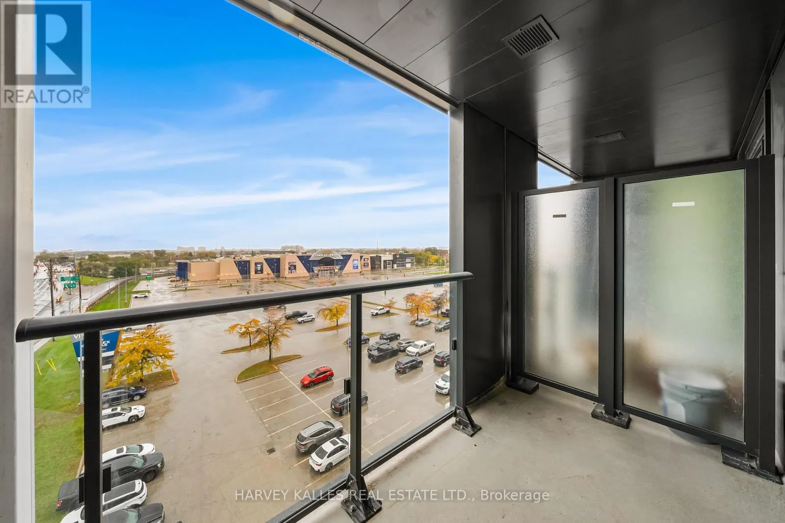 514 - 1007 THE QUEENSWAY