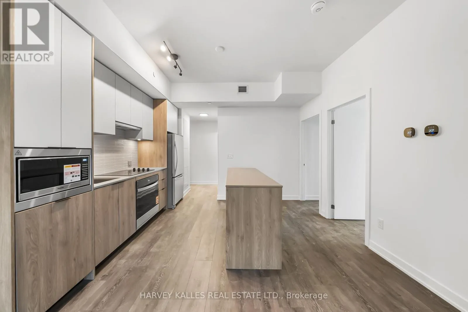 514 - 1007 THE QUEENSWAY