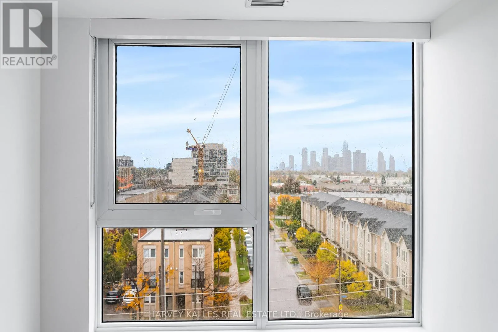 514 - 1007 THE QUEENSWAY