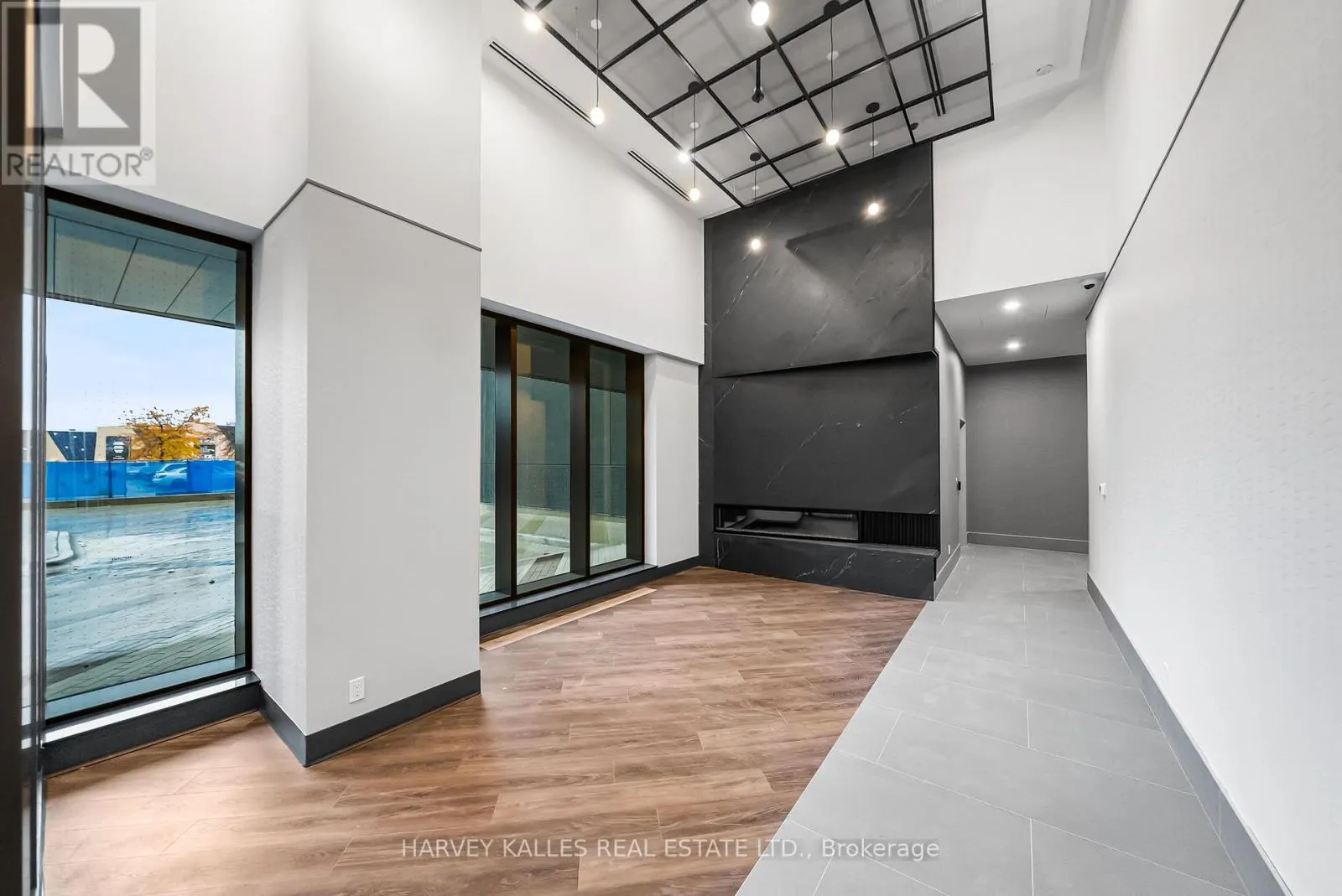 514 - 1007 THE QUEENSWAY