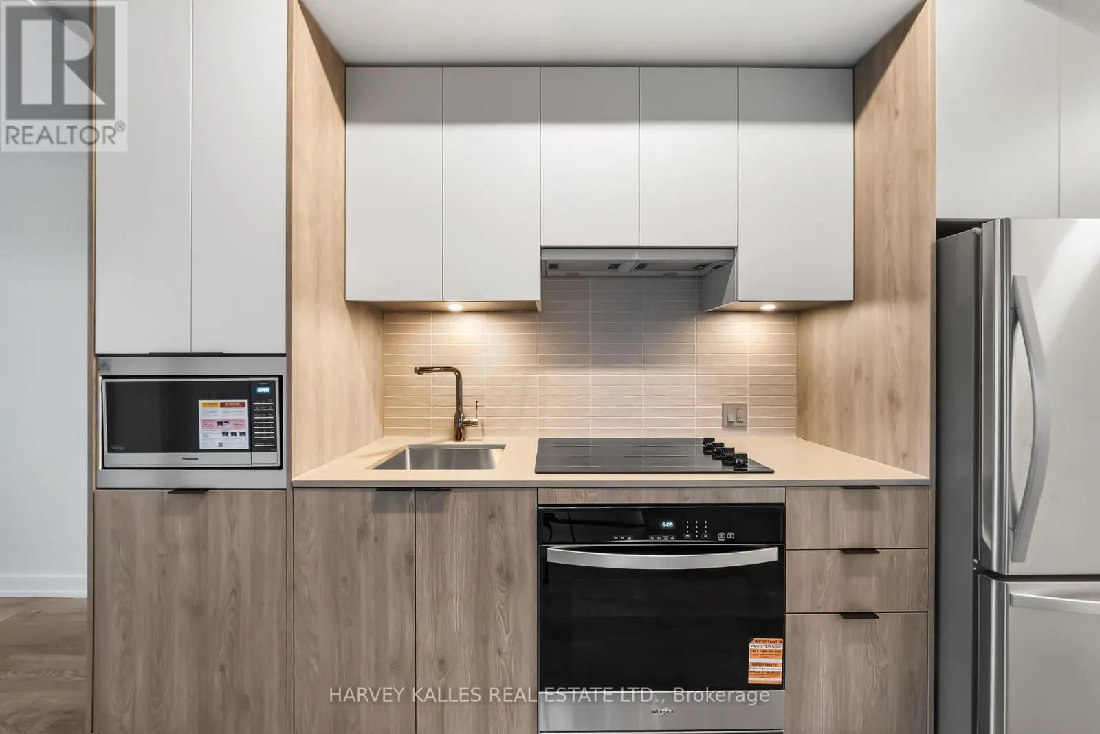 514 - 1007 THE QUEENSWAY