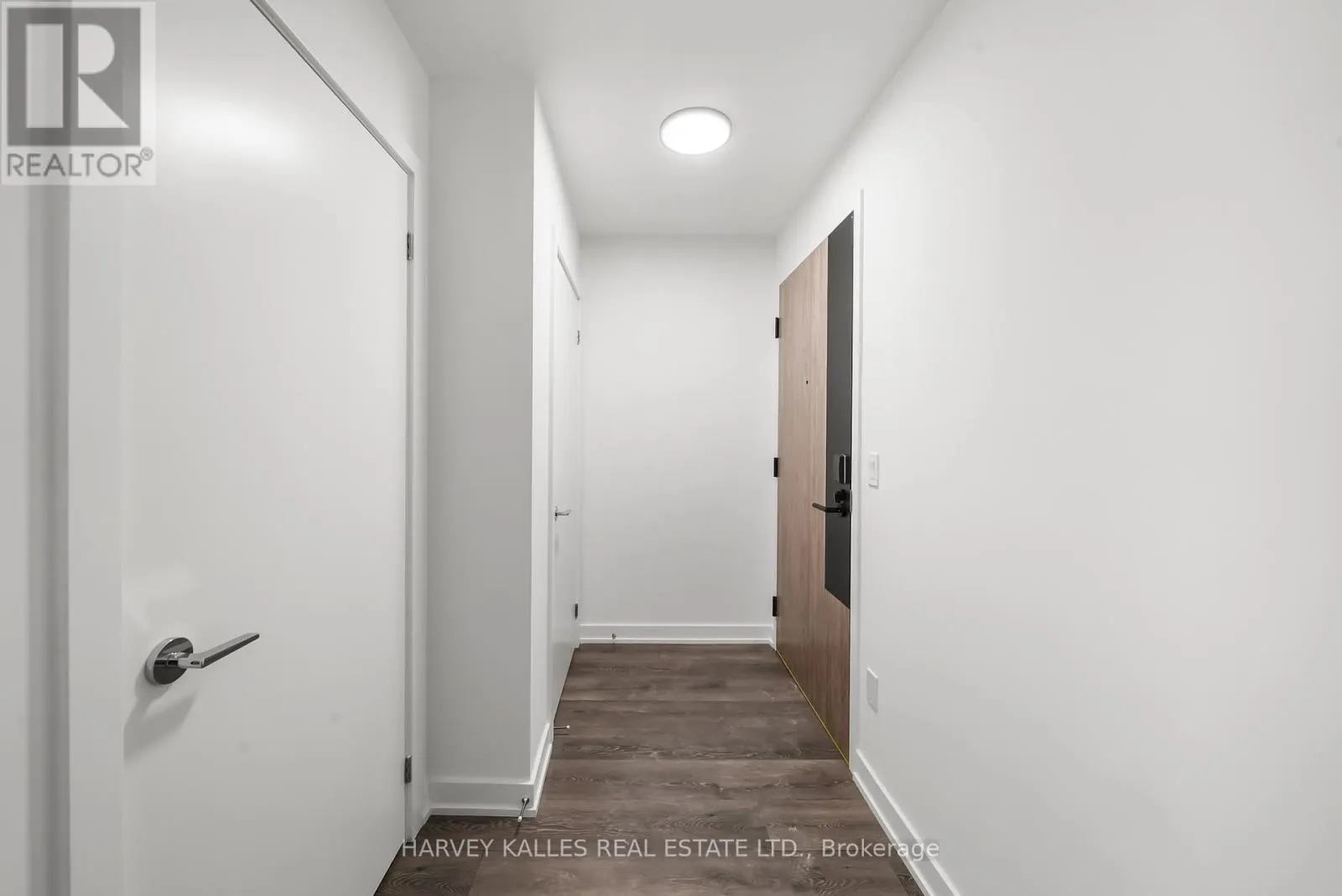 514 - 1007 THE QUEENSWAY