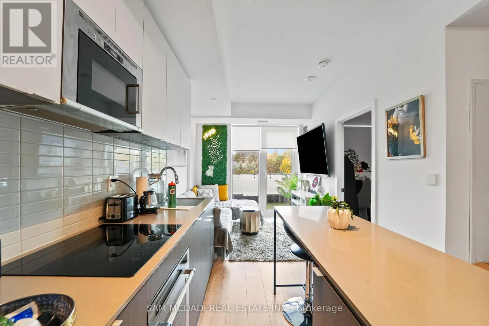 212 - 215 LAKESHORE ROAD W