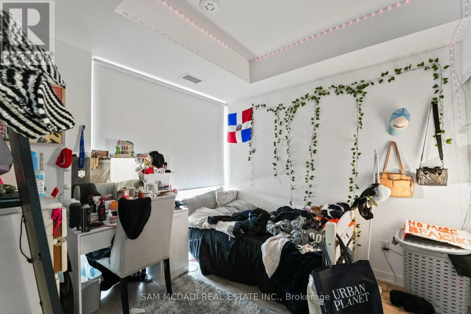 212 - 215 LAKESHORE ROAD W